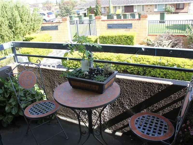 8/30 Lorraine Place, Hamilton Hill WA 6163