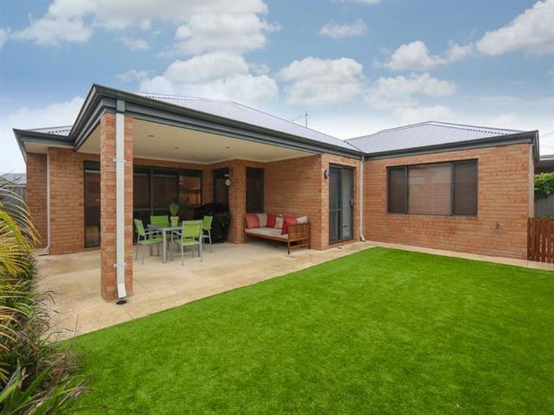 71 Yellowwood Avenue, Piara Waters WA 6112