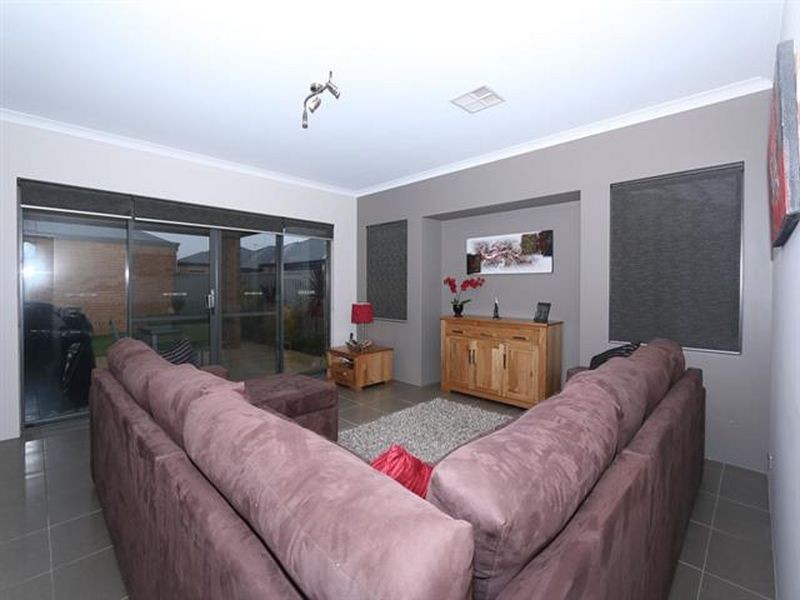 71 Yellowwood Avenue, Piara Waters WA 6112