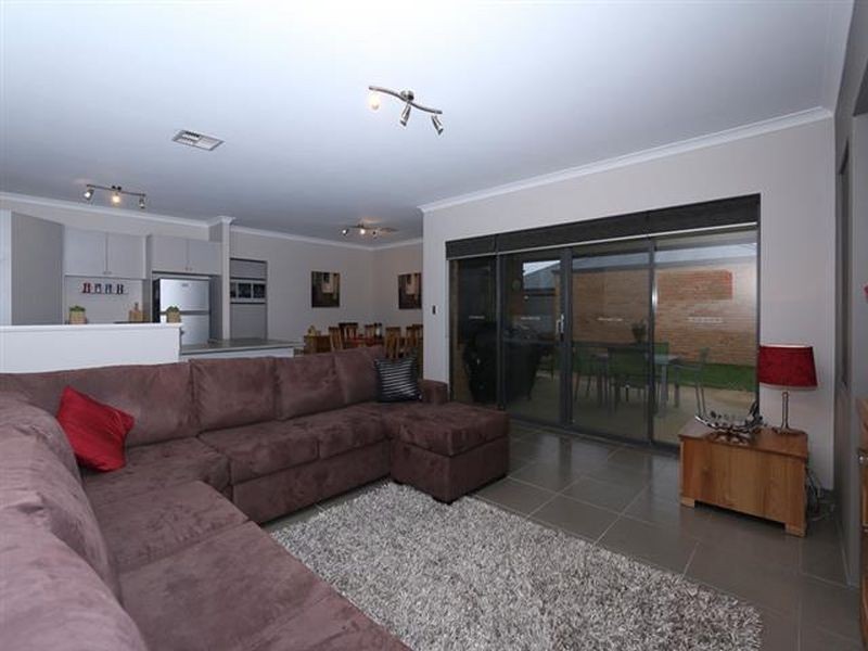 71 Yellowwood Avenue, Piara Waters WA 6112