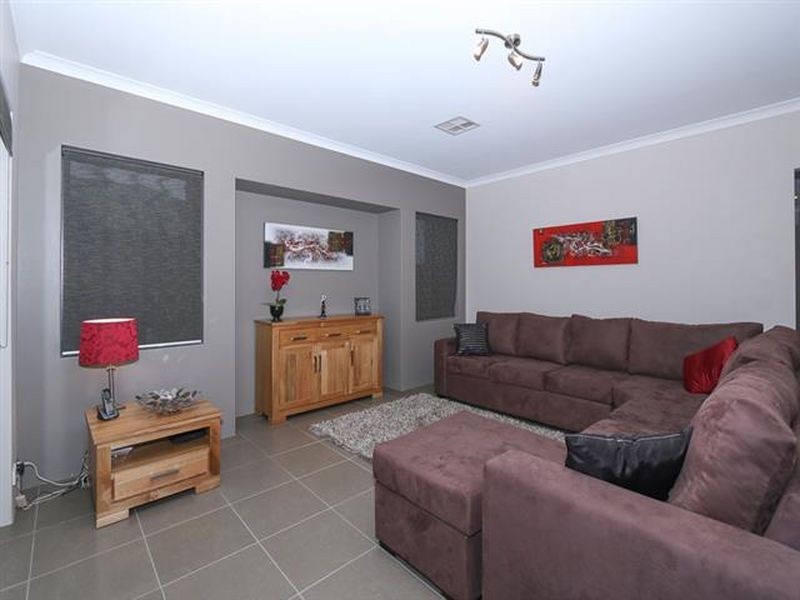 71 Yellowwood Avenue, Piara Waters WA 6112