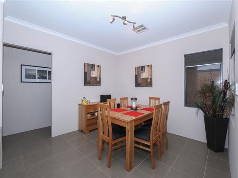 71 Yellowwood Avenue, Piara Waters WA 6112