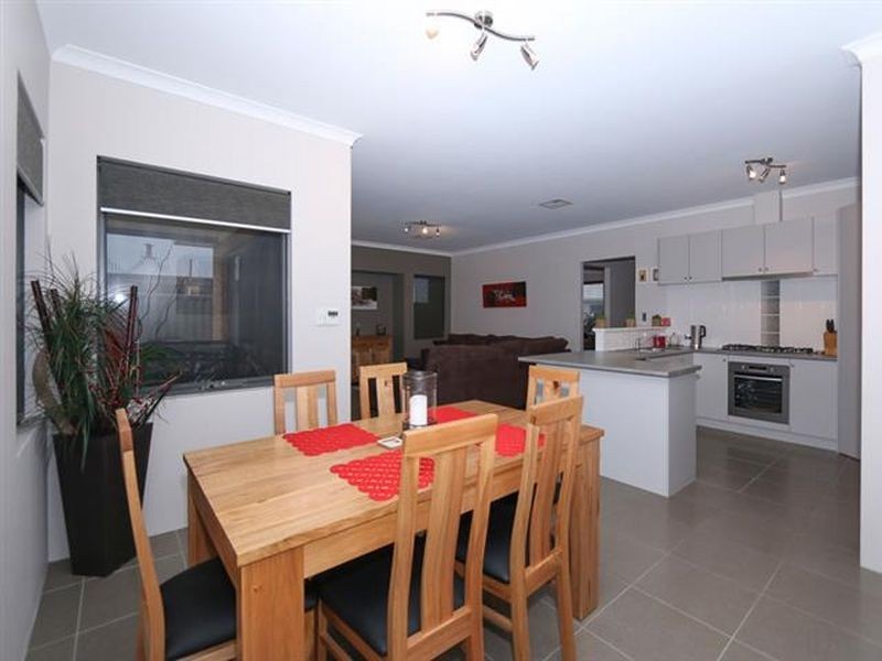 71 Yellowwood Avenue, Piara Waters WA 6112