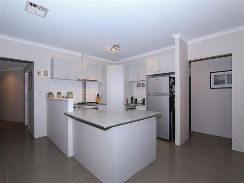 71 Yellowwood Avenue, Piara Waters WA 6112