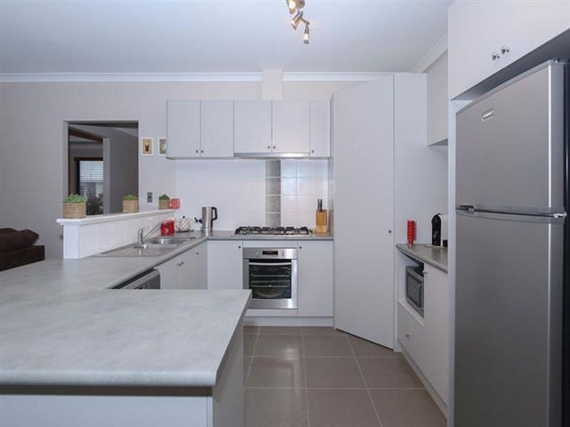 71 Yellowwood Avenue, Piara Waters WA 6112