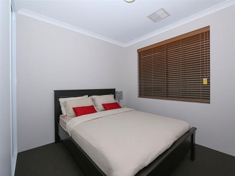 71 Yellowwood Avenue, Piara Waters WA 6112