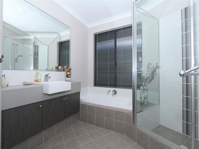 71 Yellowwood Avenue, Piara Waters WA 6112