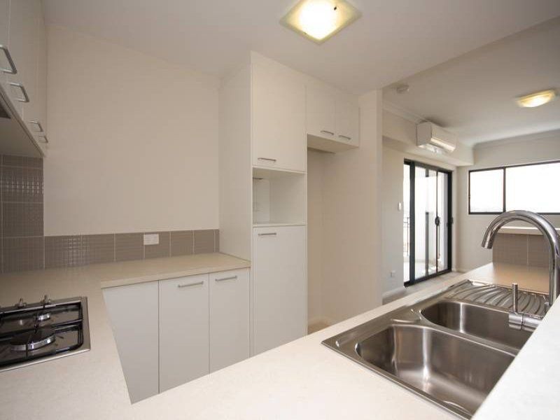 15/2 Stockton Bend, Cockburn Central WA 6164