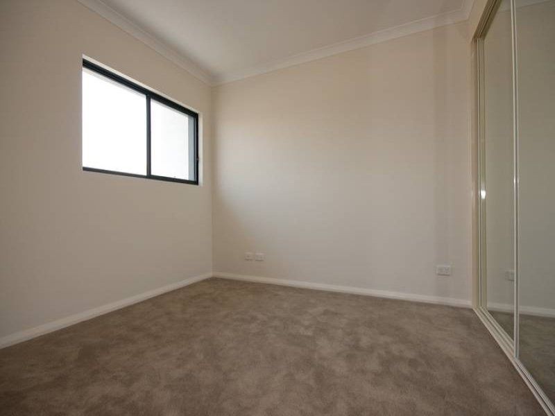 15/2 Stockton Bend, Cockburn Central WA 6164