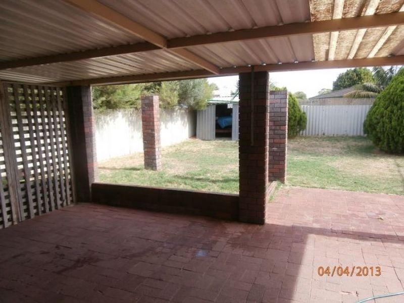 94 Cambridge Crescent, Cooloongup WA 6168