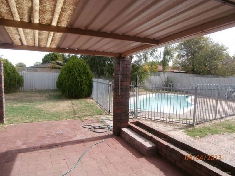 94 Cambridge Crescent, Cooloongup WA 6168