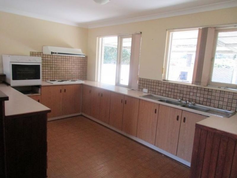 2 Pomfret Road, Spearwood WA 6163