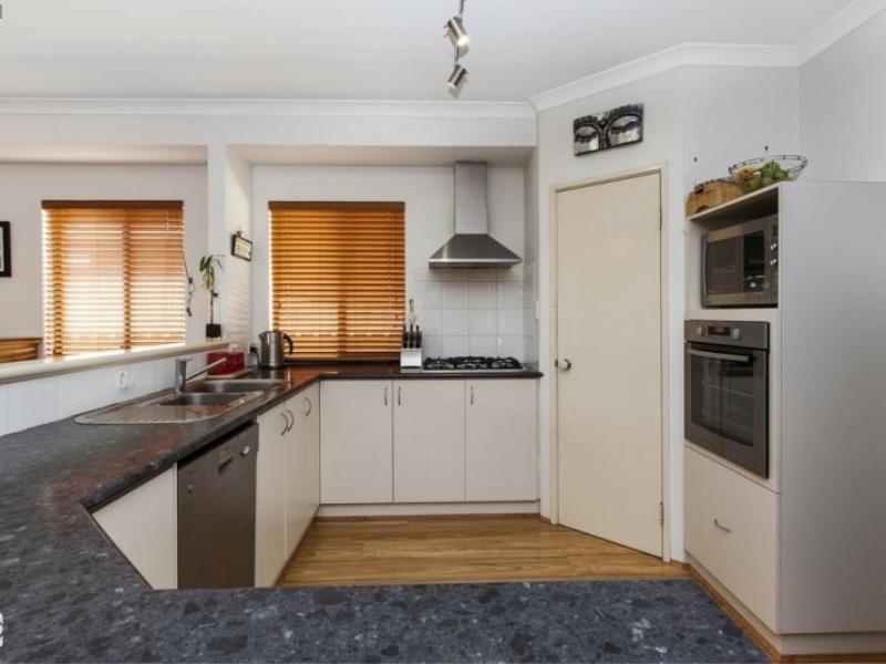 17 Lagrange Street, Success WA 6164