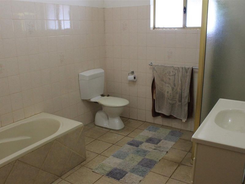 11 Entrance Road, Coogee WA 6166