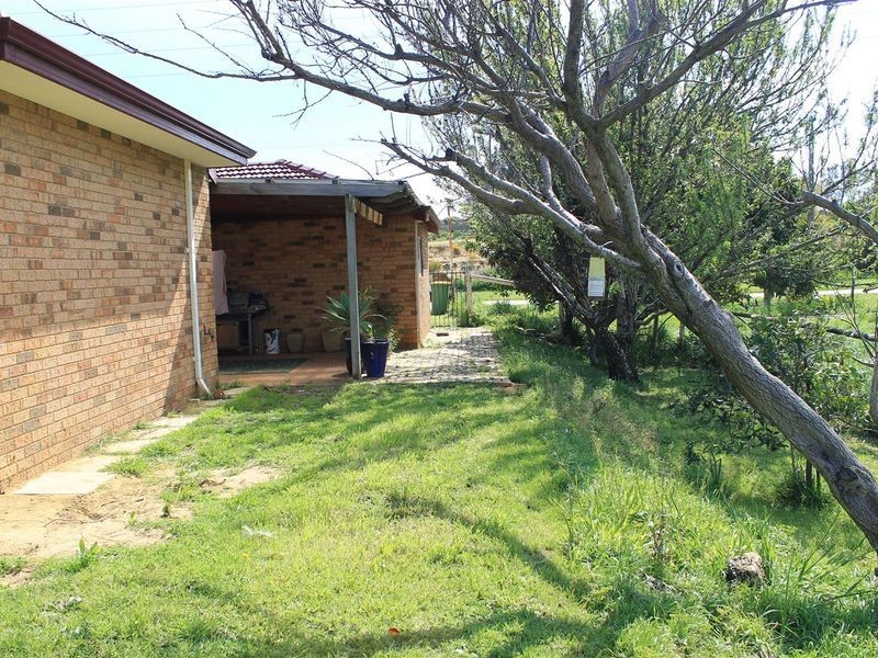 11 Entrance Road, Coogee WA 6166