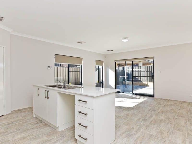 120 Mornington Crescent, Wandi WA 6167