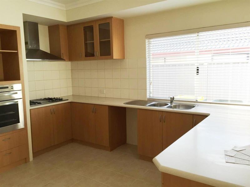 21 Charnley Bend, Success WA 6164