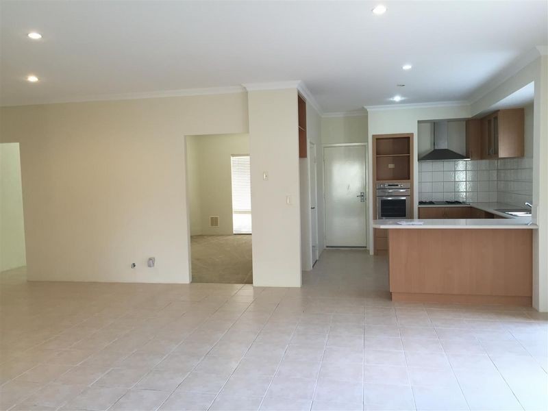 21 Charnley Bend, Success WA 6164