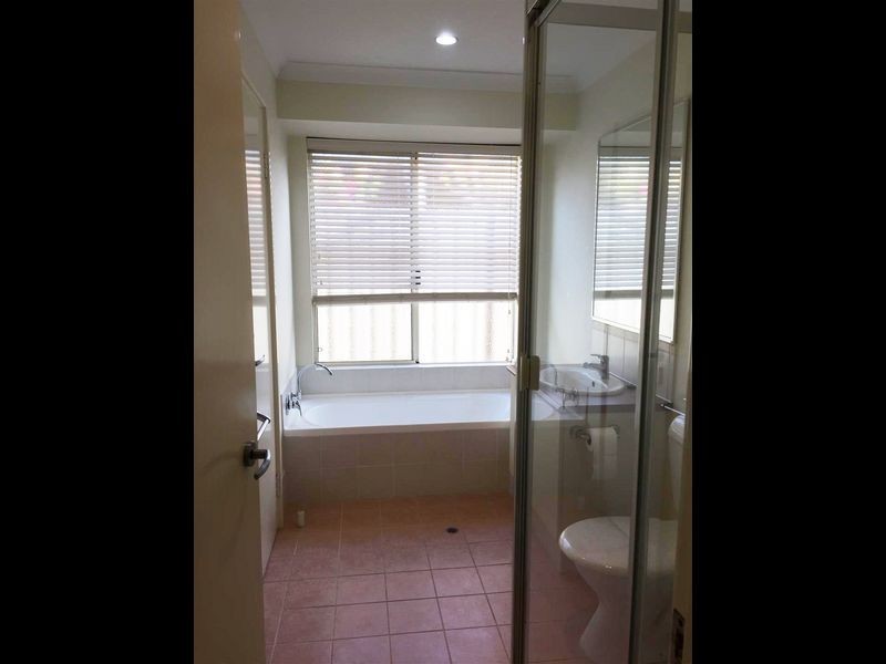 21 Charnley Bend, Success WA 6164