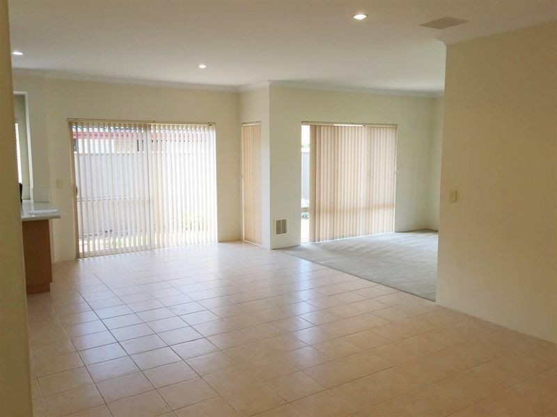 21 Charnley Bend, Success WA 6164