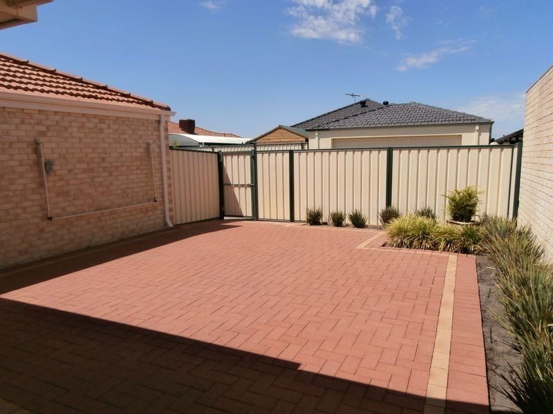 14 Reeves Entrance, Success WA 6164
