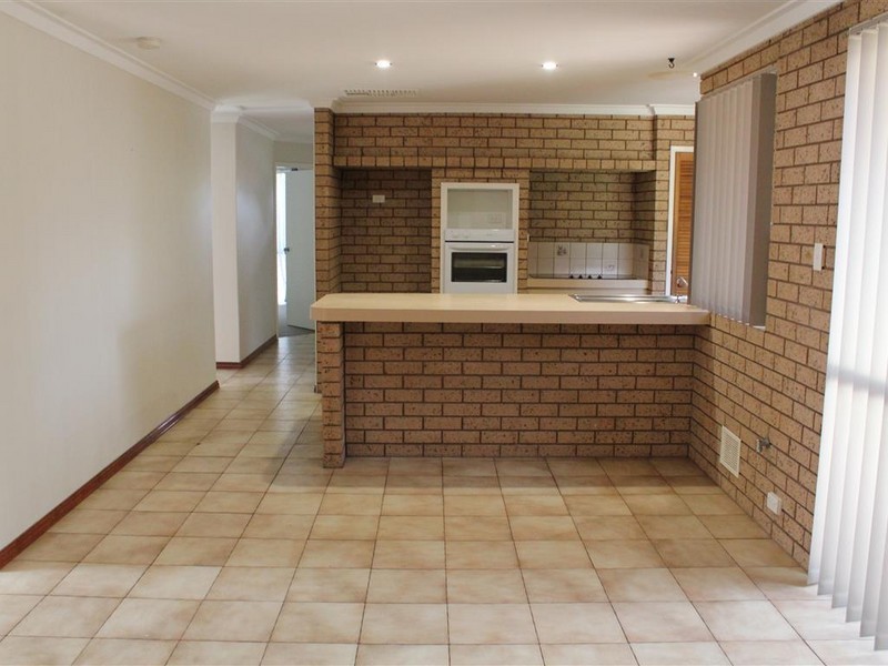 16 Heron Way, Yangebup WA 6164