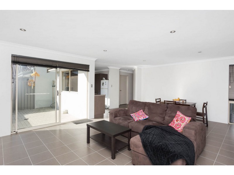 14/1 Humboldt Entrance, Aubin Grove WA 6164