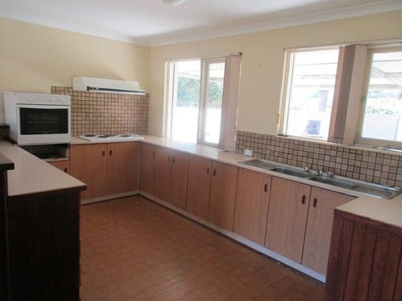 2 Pomfret Road, Spearwood WA 6163