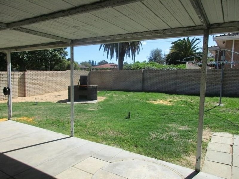 2 Pomfret Road, Spearwood WA 6163