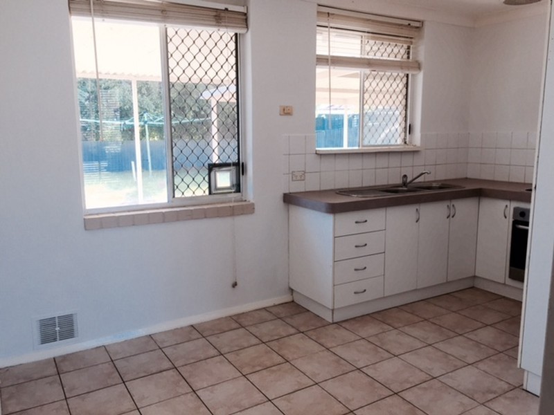 10 Waterton Way, Cooloongup WA 6168