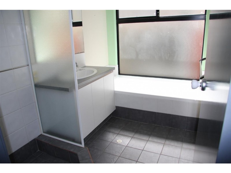 24 Burkett Terrace, Bertram WA 6167