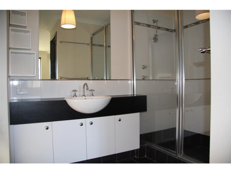 24 Burkett Terrace, Bertram WA 6167