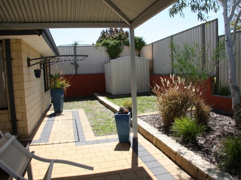 24 Burkett Terrace, Bertram WA 6167