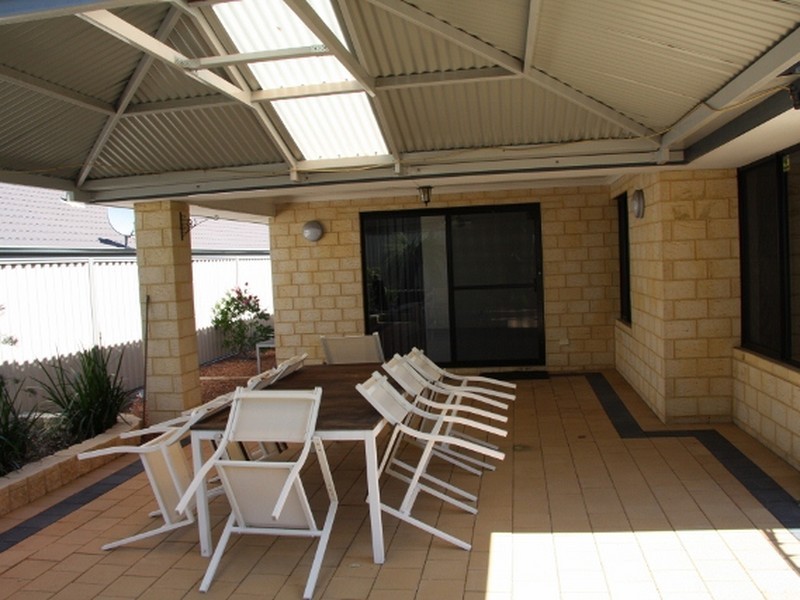 24 Burkett Terrace, Bertram WA 6167