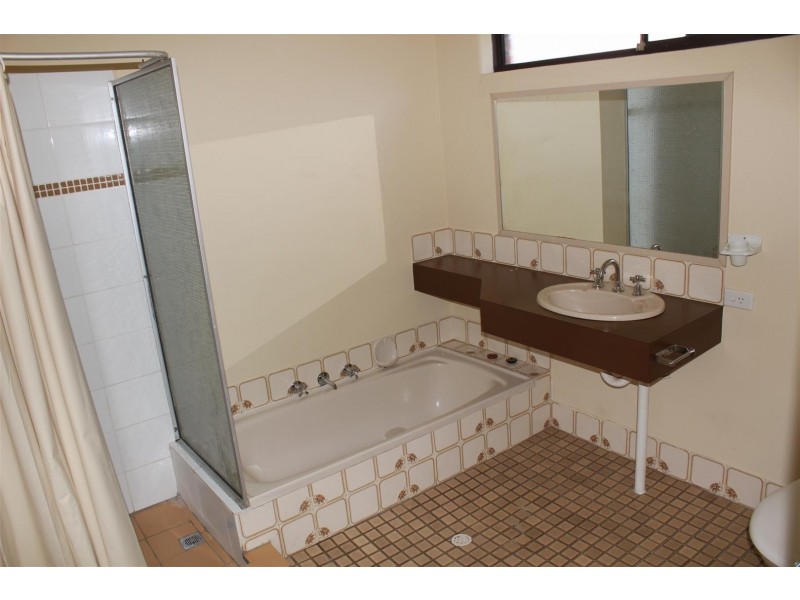 24 Strawberry Drive, Seville Grove WA 6112