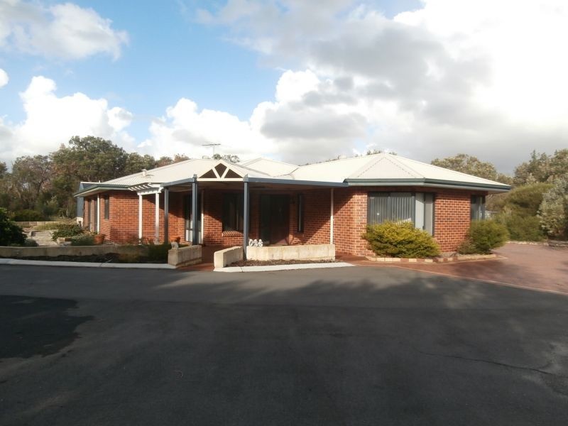 290 Foxton Drive, Oakford WA 6121