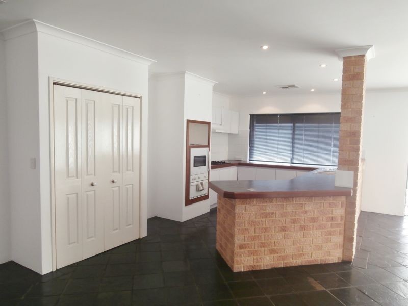 290 Foxton Drive, Oakford WA 6121