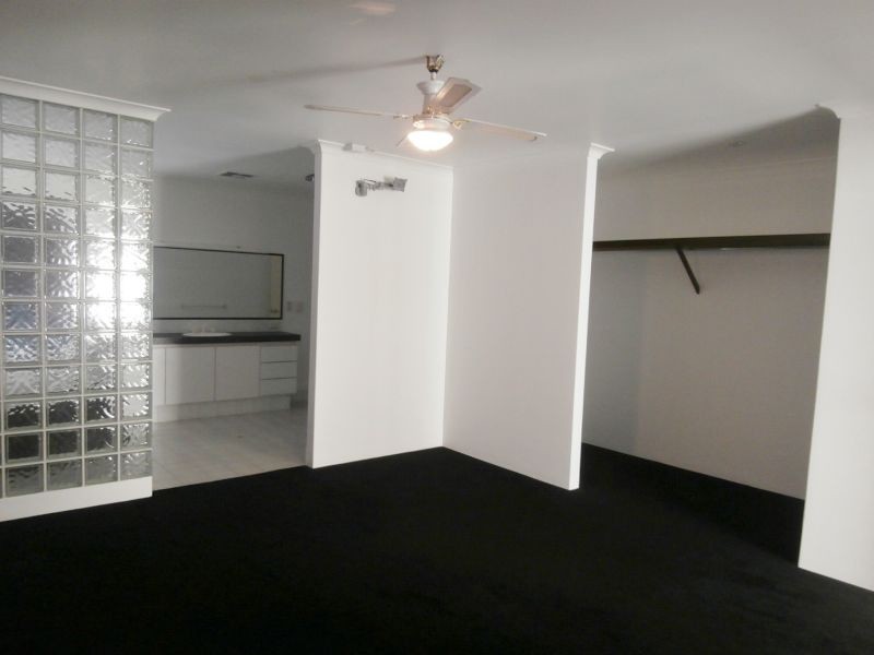 290 Foxton Drive, Oakford WA 6121