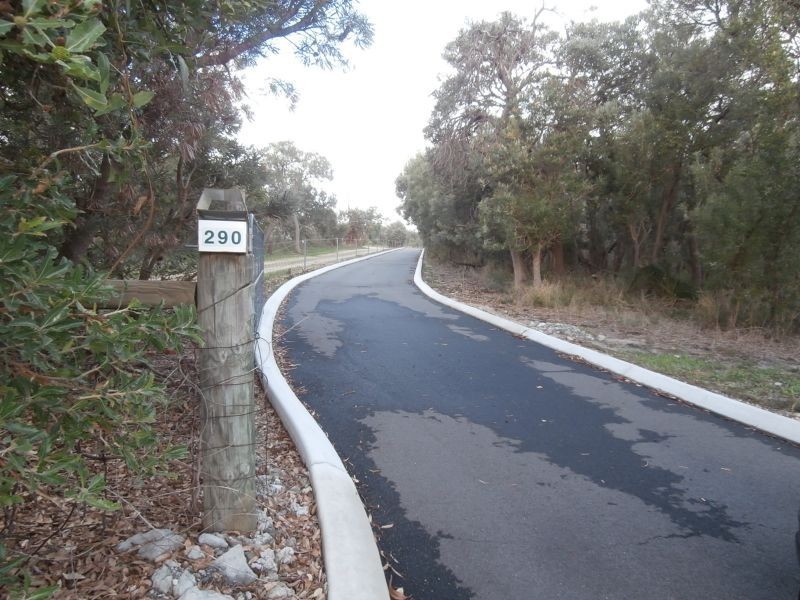 290 Foxton Drive, Oakford WA 6121