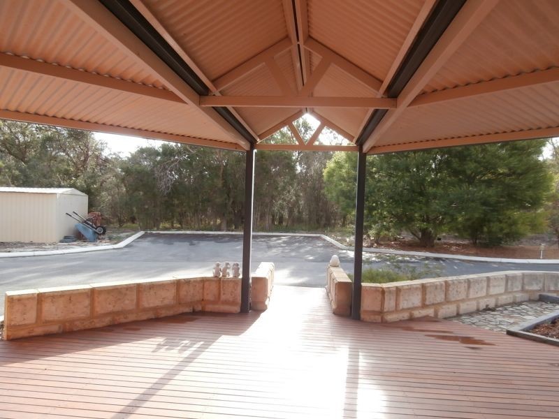 290 Foxton Drive, Oakford WA 6121