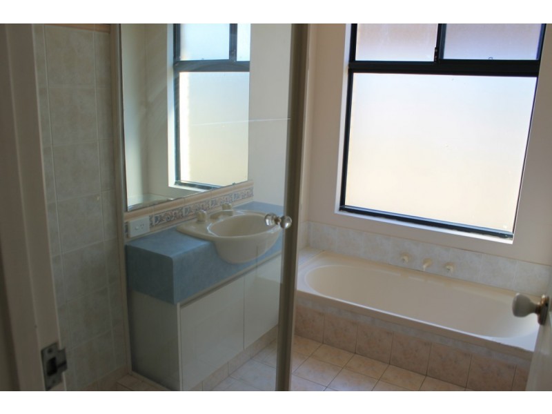 8 Ellery Court, Success WA 6164