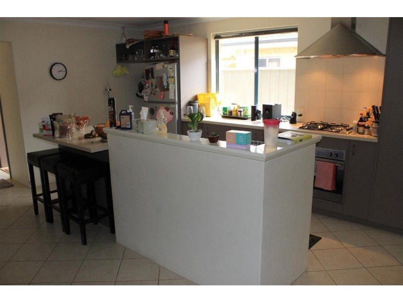 14 Limerick Loop, Wattle Grove WA 6107