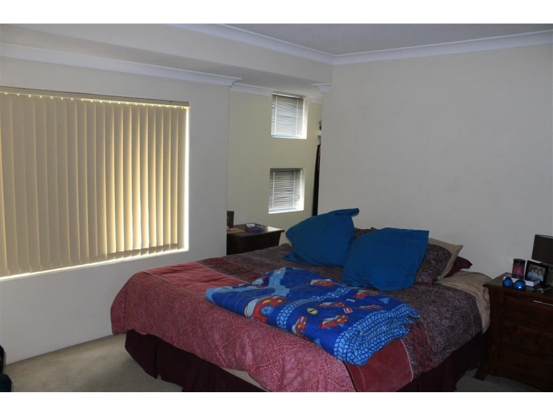 14 Limerick Loop, Wattle Grove WA 6107