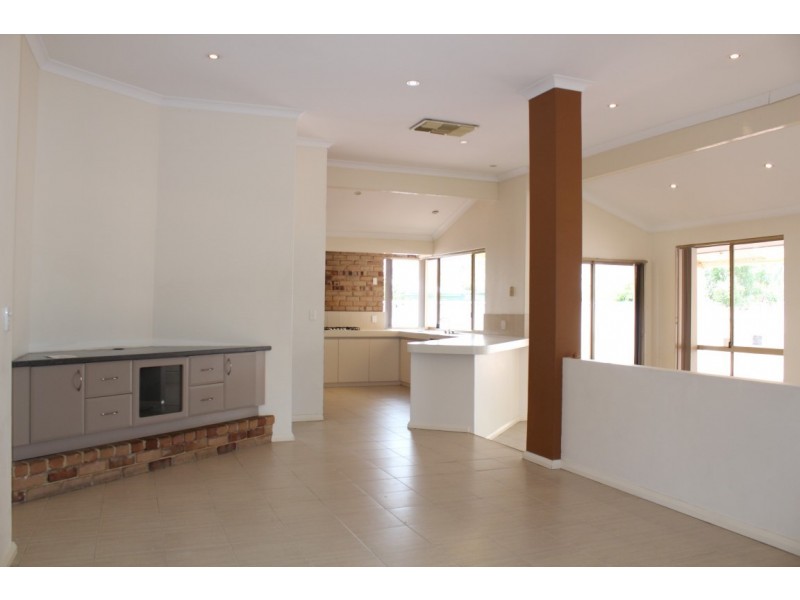 18 Torenia Way, Yangebup WA 6164