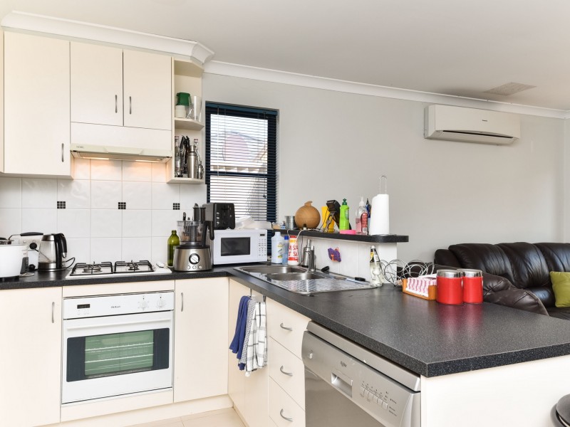 Villa 4/52 Bayview Terrace, Yangebup WA 6164