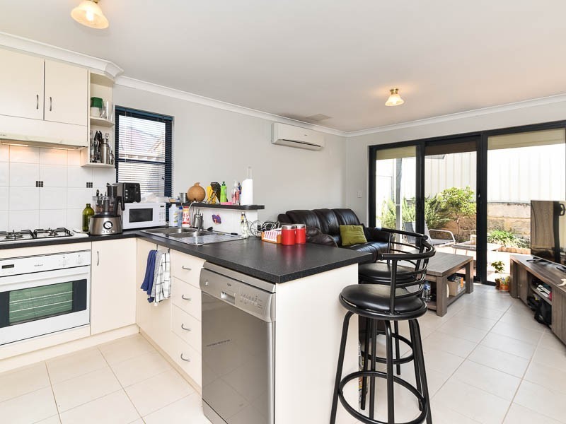 Villa 4/52 Bayview Terrace, Yangebup WA 6164