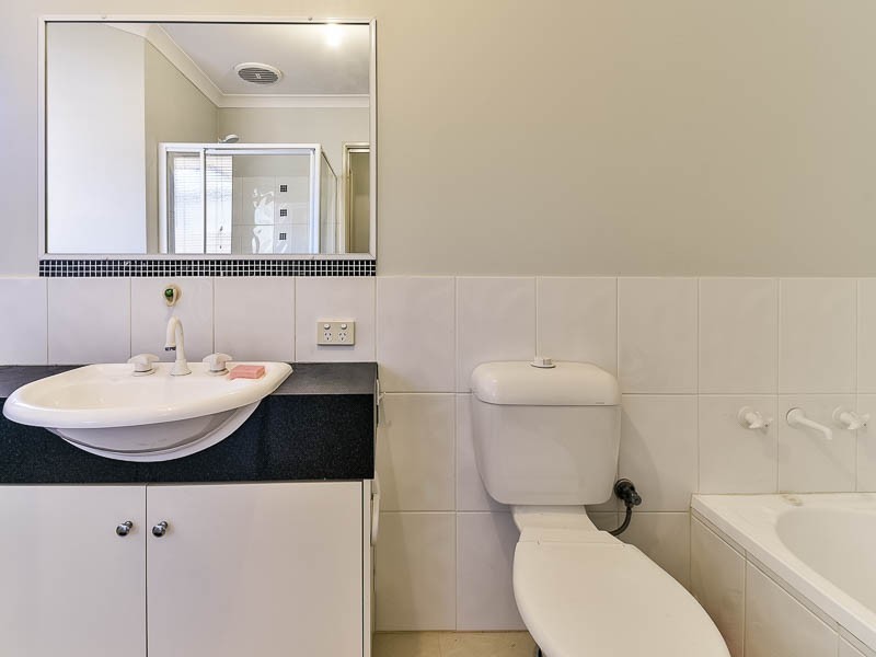 Villa 4/52 Bayview Terrace, Yangebup WA 6164