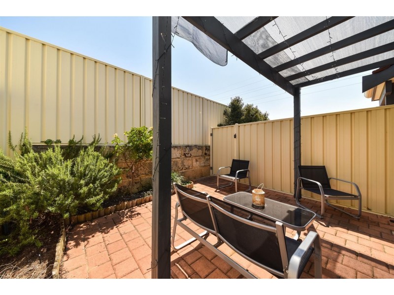 Villa 4/52 Bayview Terrace, Yangebup WA 6164