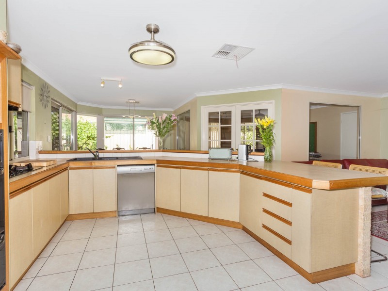 180 Glen Iris Drive, Jandakot WA 6164