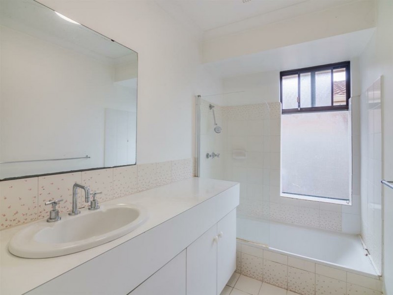 102 Elderberry Drive, South Lake WA 6164